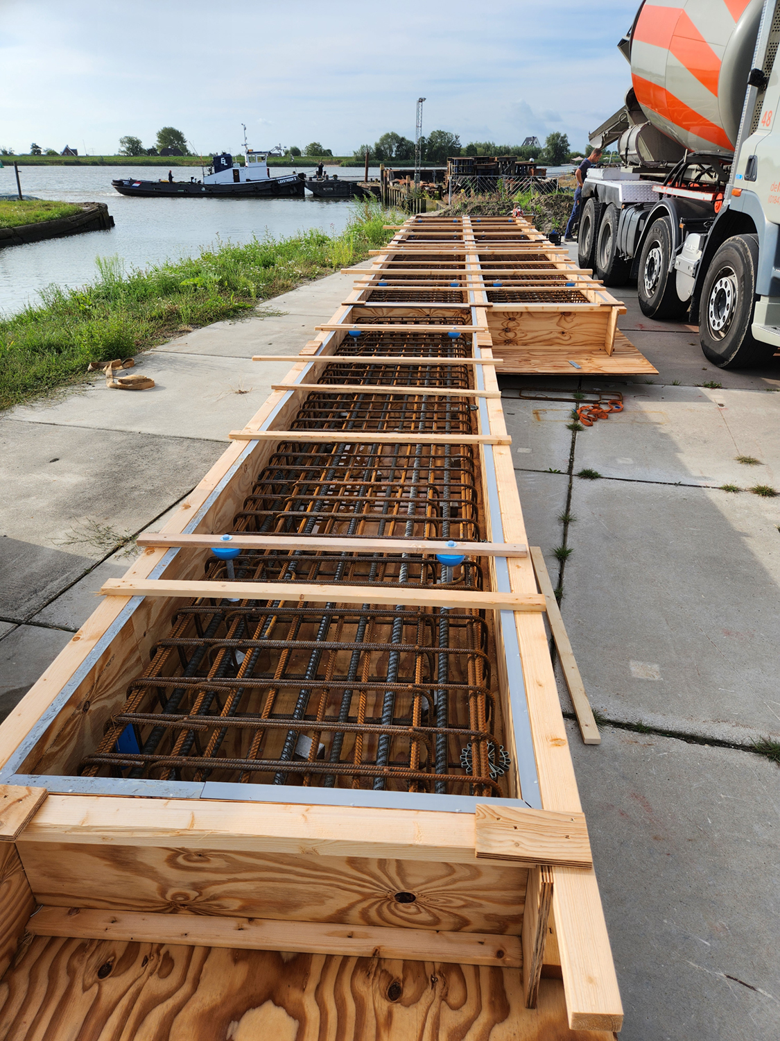 Aanbrengen van versterkingsmaterialen op de St. Antheunisbrug in Gouda