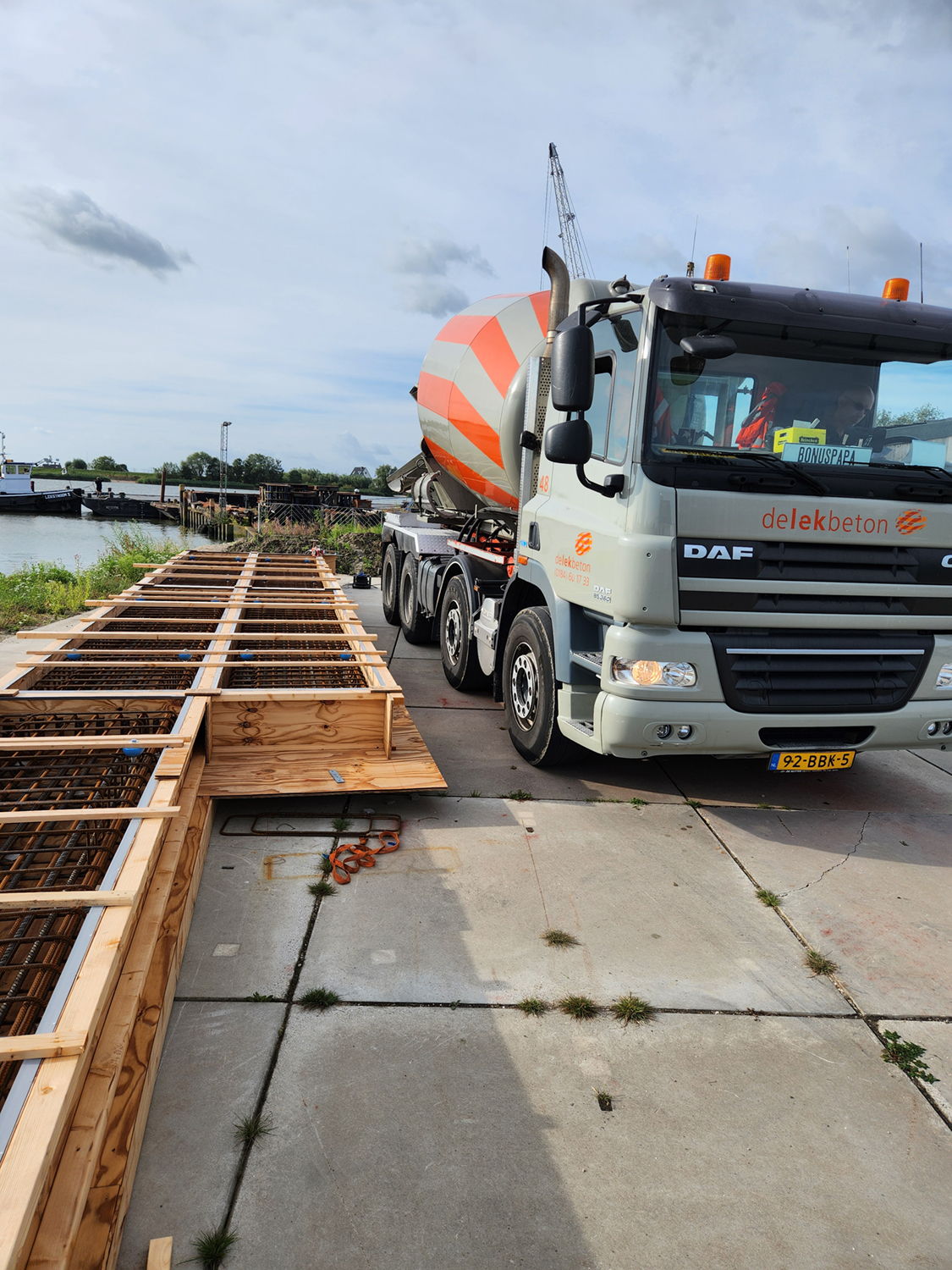 Begin van de verstevigingswerken aan de St. Antheunisbrug in Gouda