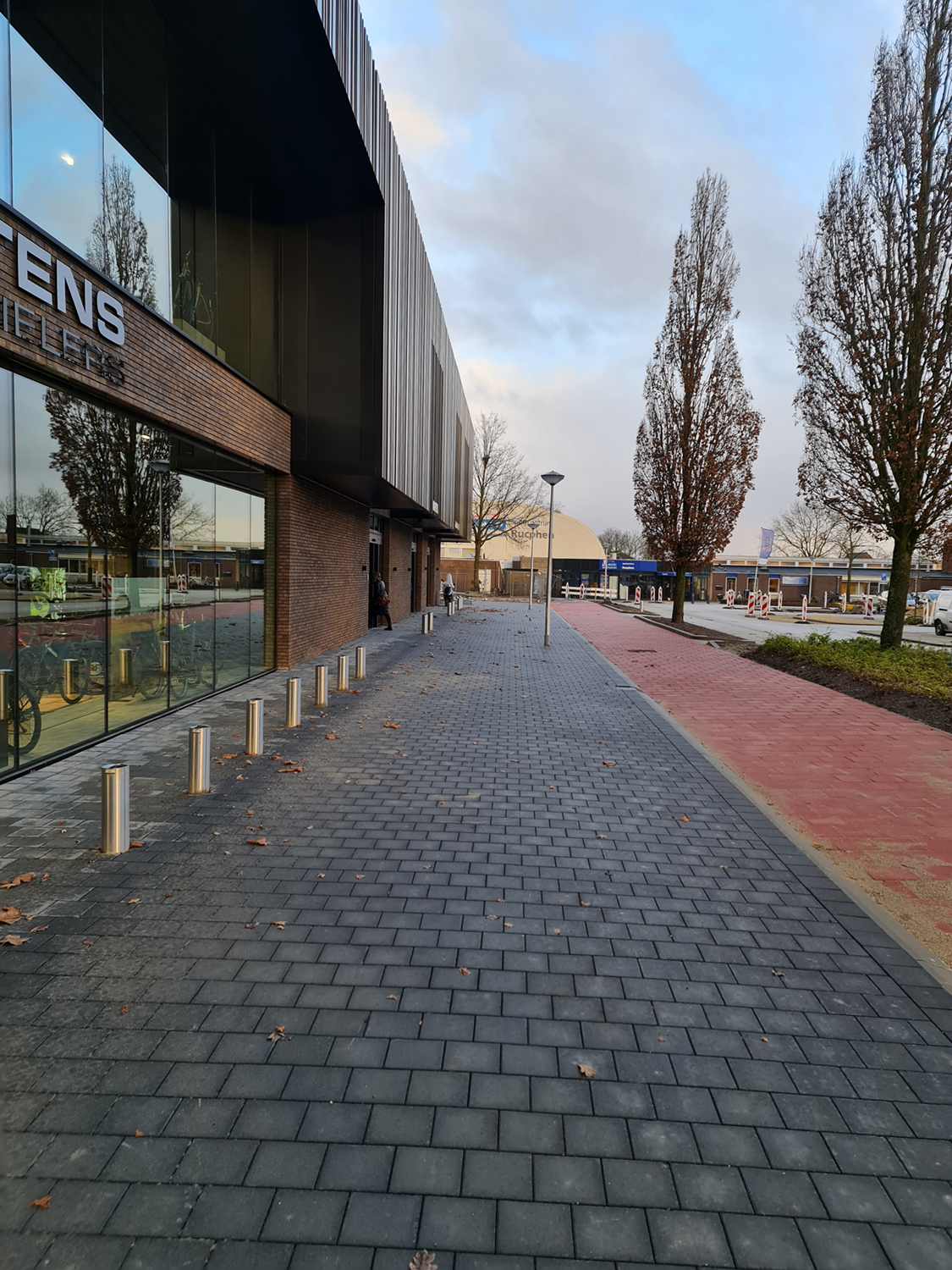Voltooide nieuwe bestrating bij de Sportpromenade in Rucphen, met een nette en duurzame afwerking